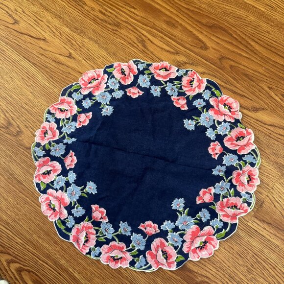 Vintage 1940s Cotton Round Floral Handkerchief - Picture 3 of 4